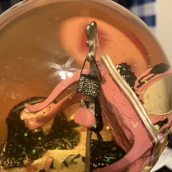 Vintage Victoria’s Secret Collectible SNOWGLOBE - Picture 7 of 7